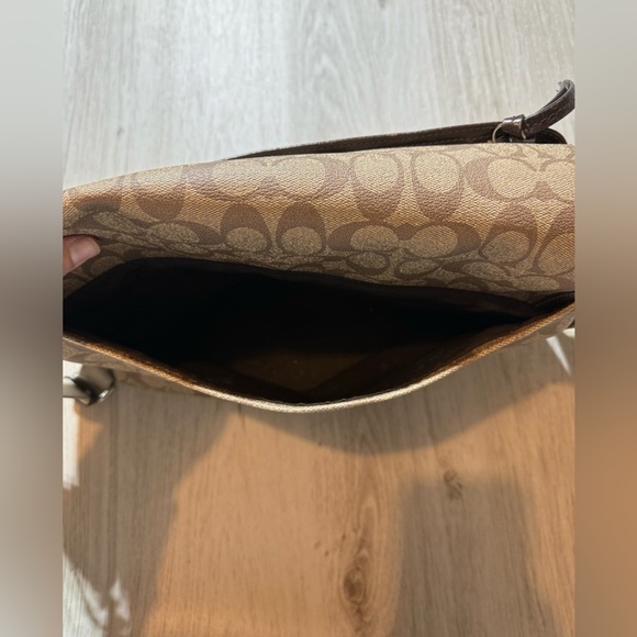 COACH • Signature Canvas Baby Messenger Bag F18373 - Picture 7 of 10